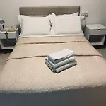 Flat recém reformado com piscina, sauna e academia